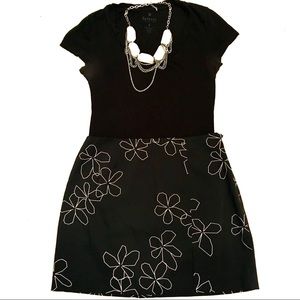 **GRAPHIC MINI SKIRT**